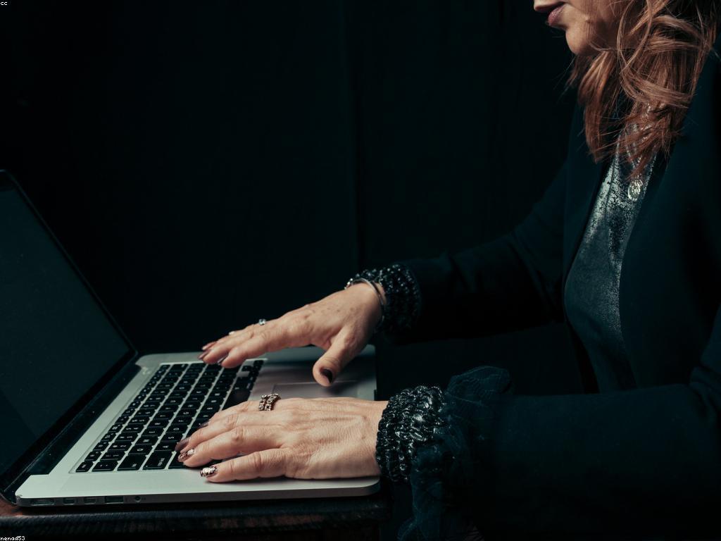 ផលប៉ះពាល់នៃព័ត៌មានស្លតលើការប្រាស្រ័យទាក់ទង