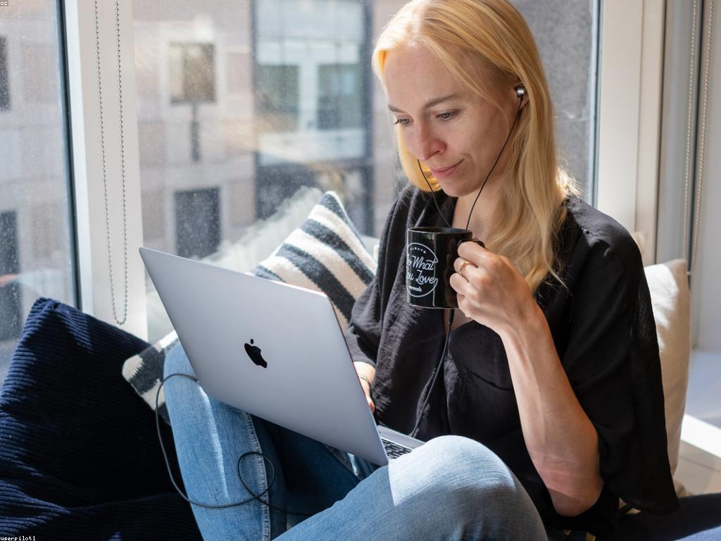 វិធីជួយកែលម្អការទំនាក់ទំនងនៅកន្លែងធ្វើការ